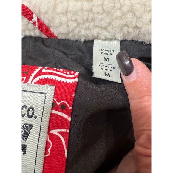 NWT Levis Mens Puffer Vest Red Bandana Faux Leather Sherpa Collar Western Size M - Picture 8 of 12